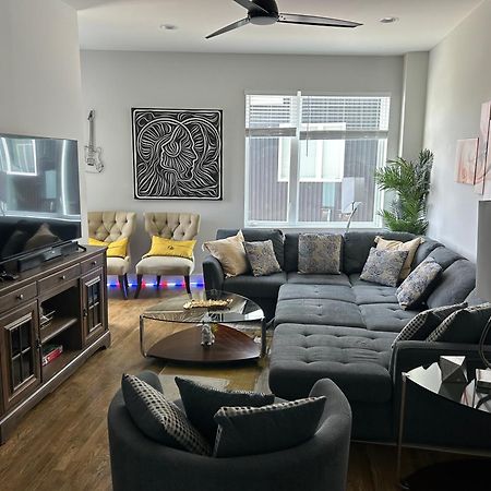 Luxury Townhome Skyline Views Mins To Dt แนชวิลล์ ภายนอก รูปภาพ