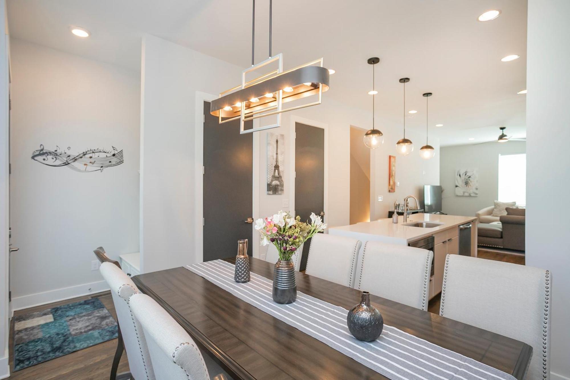 Luxury Townhome Skyline Views Mins To Dt แนชวิลล์ ภายนอก รูปภาพ