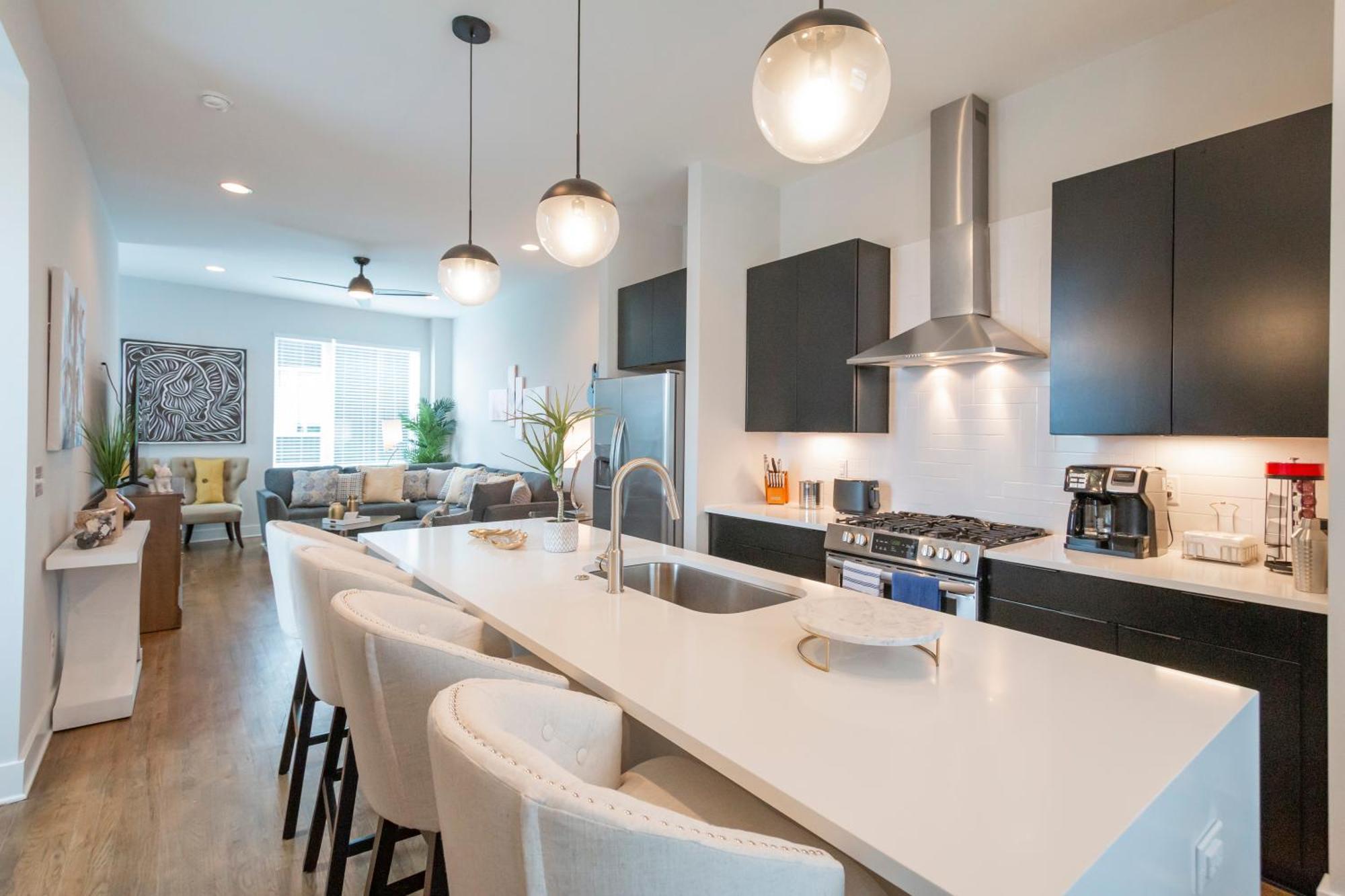 Luxury Townhome Skyline Views Mins To Dt แนชวิลล์ ภายนอก รูปภาพ
