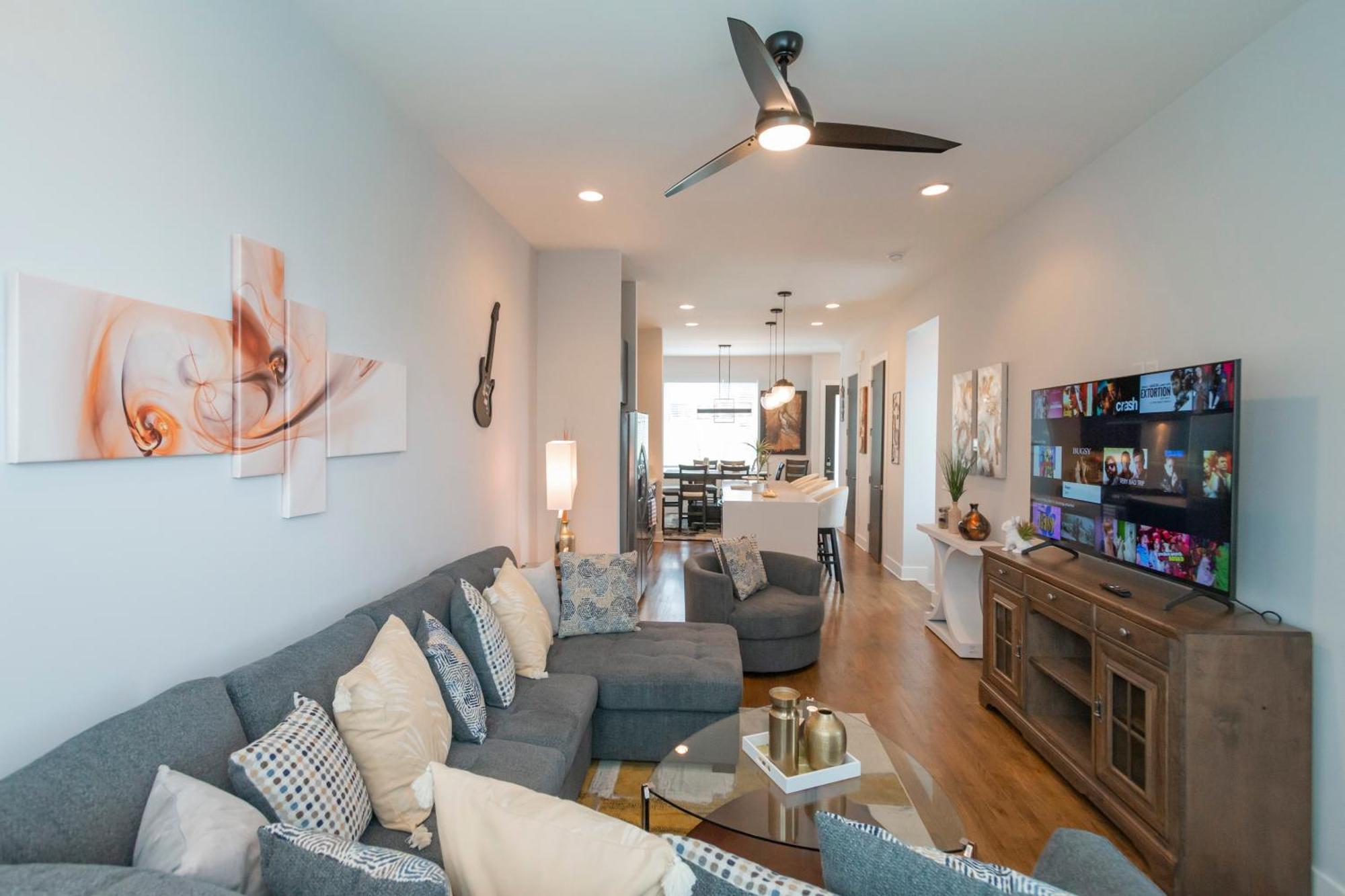 Luxury Townhome Skyline Views Mins To Dt แนชวิลล์ ภายนอก รูปภาพ