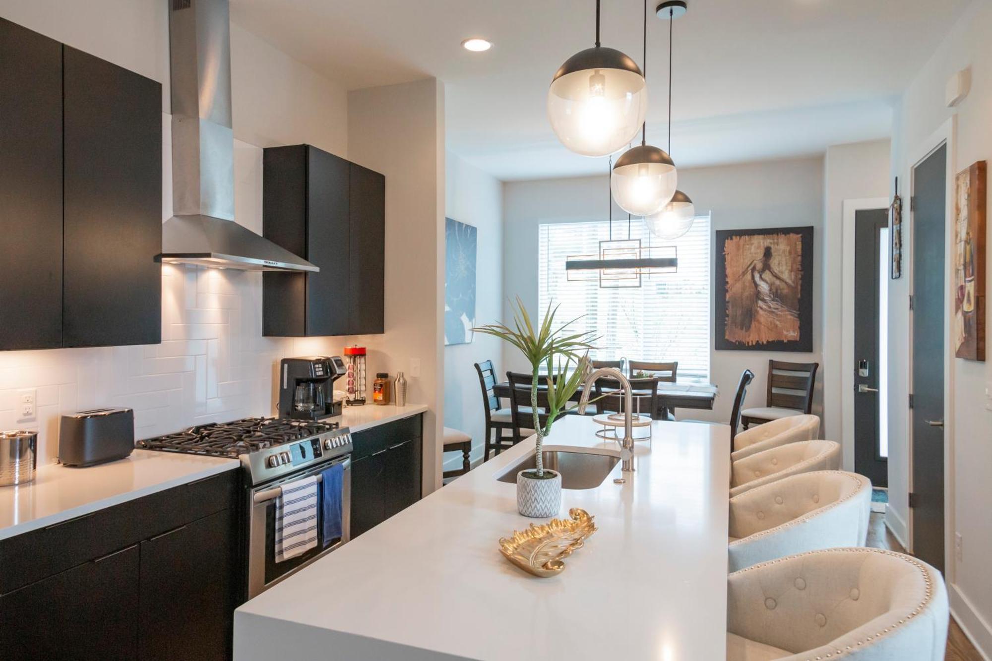 Luxury Townhome Skyline Views Mins To Dt แนชวิลล์ ภายนอก รูปภาพ